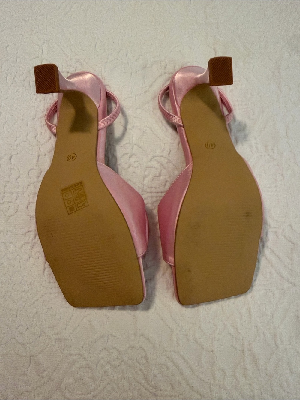 Pink satin bow sandals - Picture 4 of 4